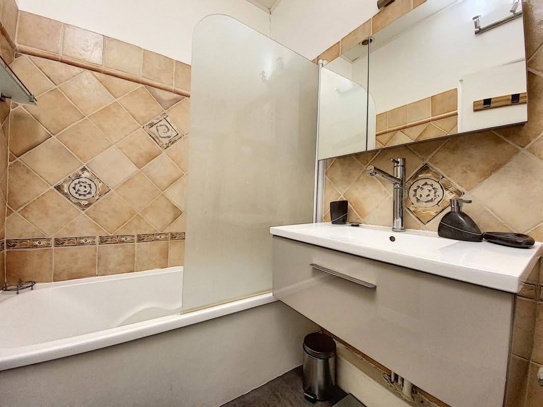 Studio T1 Bis meublé + mezzanine – Lyon 6 Brotteaux - Image 6